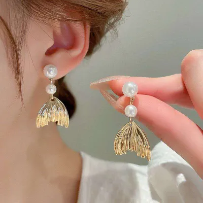 Shiny Fishtail Pearl Tassel Earrings